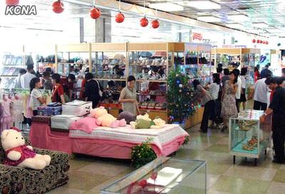 朝鲜商店都卖什么?平壤第一百货商店举行商品展